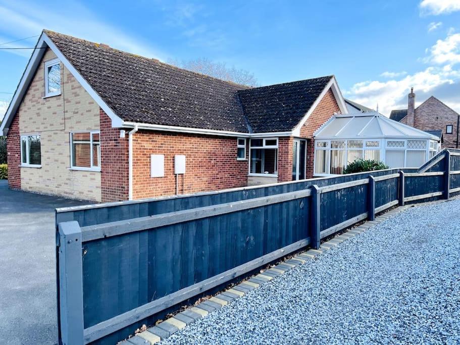 5-Bedroom Cottage In Healing, Grimsby Exterior photo